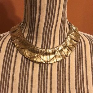 Vintage 📺 Gold Collar